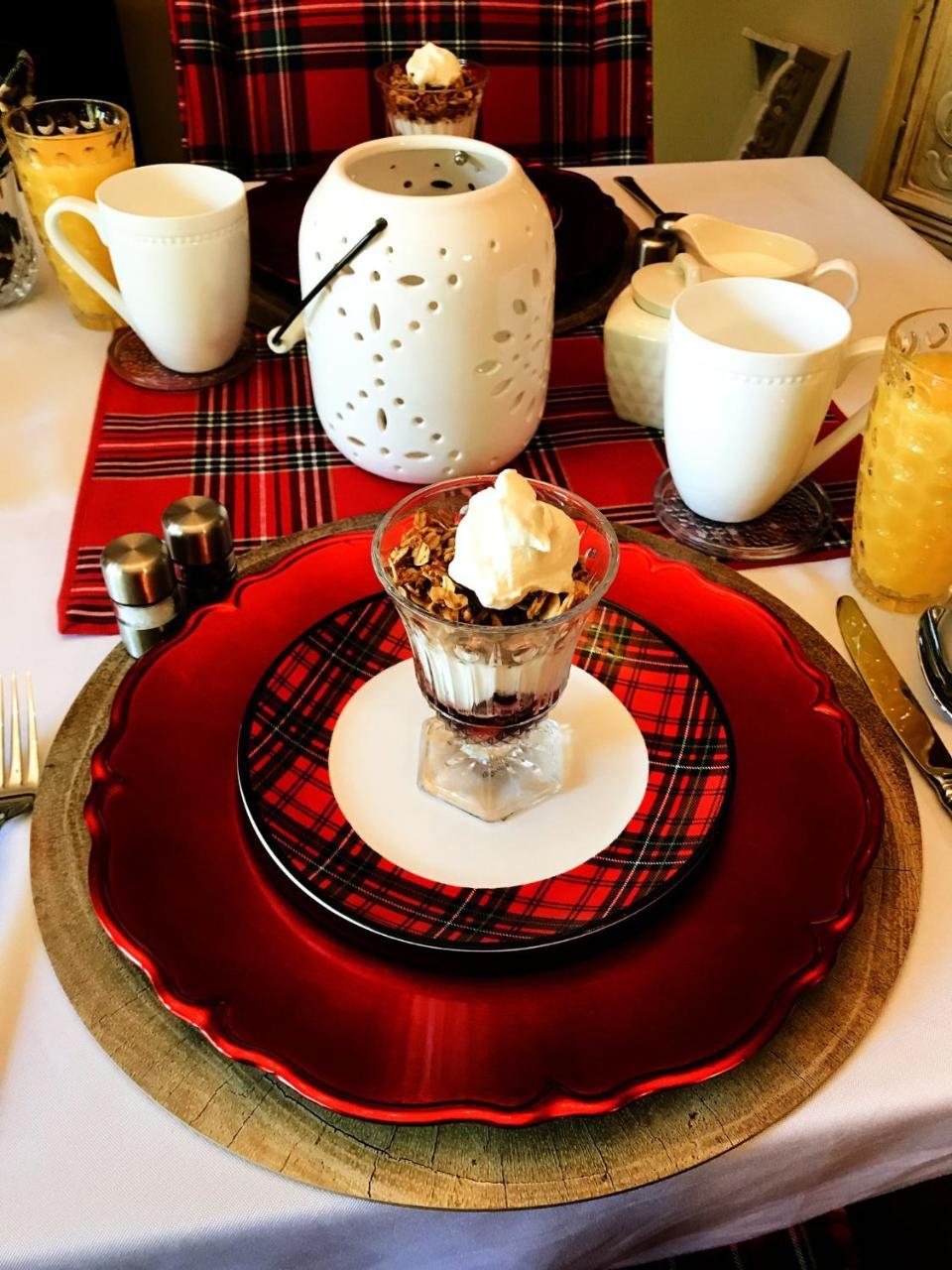 The Tartan House Bed & Breakfast Ajax Exterior photo
