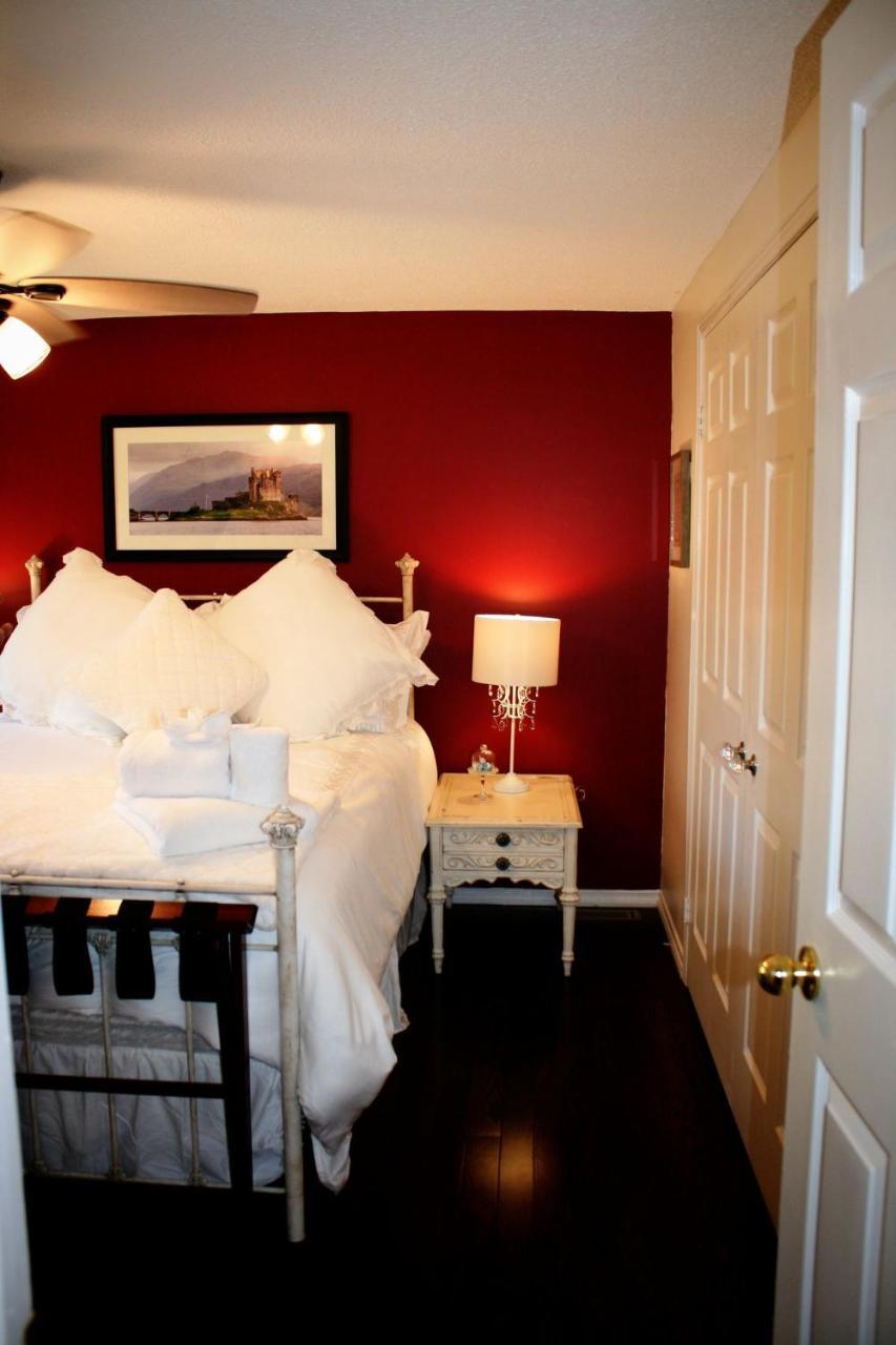 The Tartan House Bed & Breakfast Ajax Exterior photo